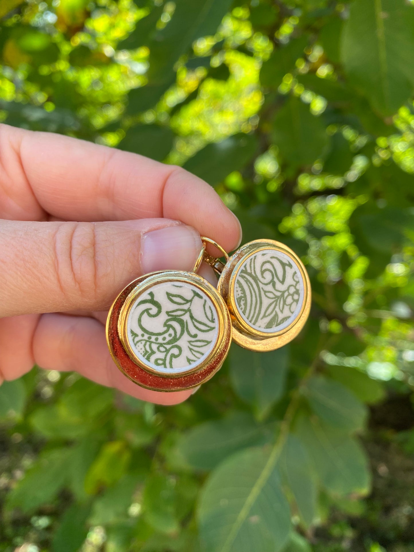 Boucles d’oreilles feuillage vert faience