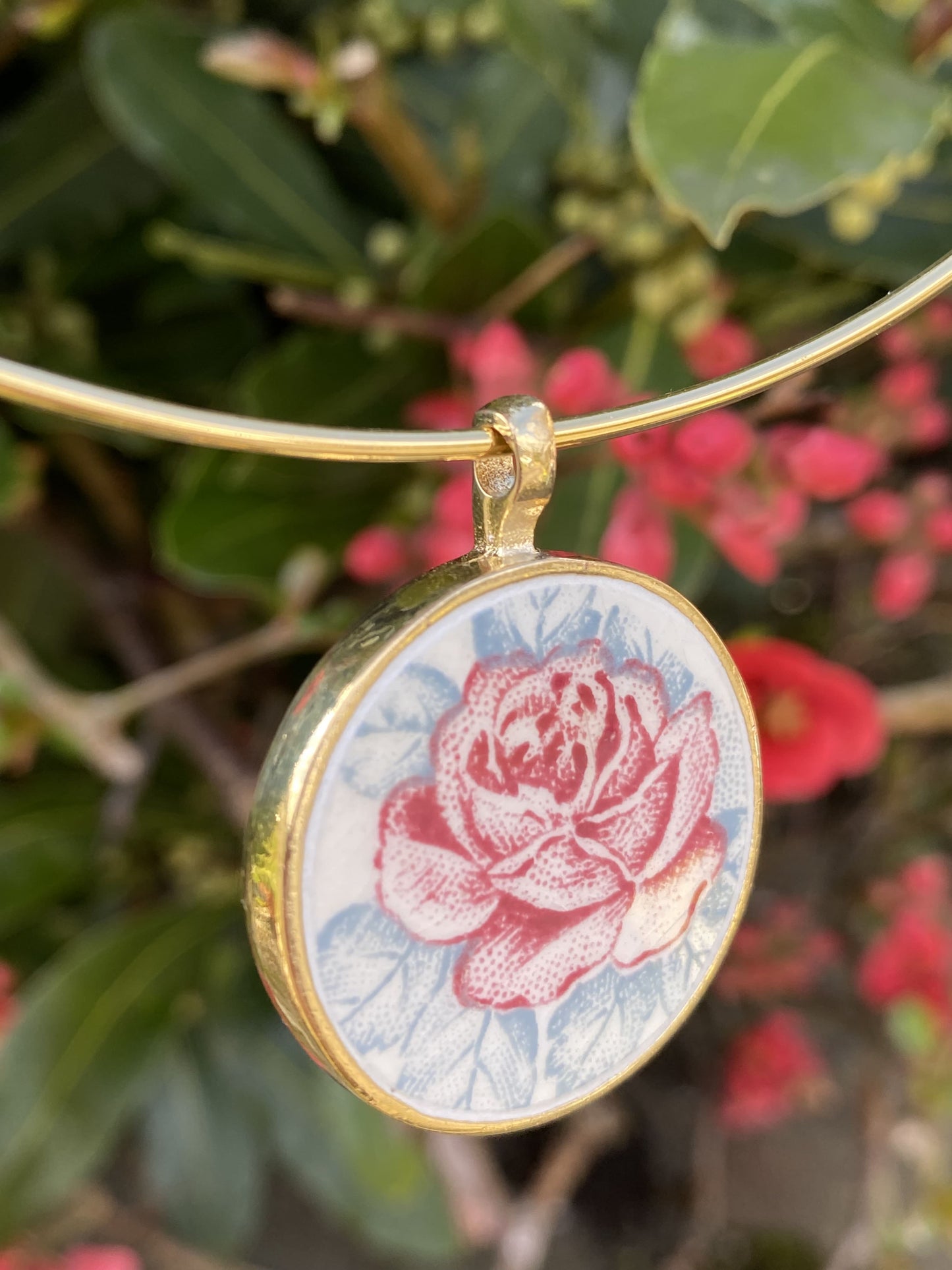 Collier tour de cou "fleur rose pale"