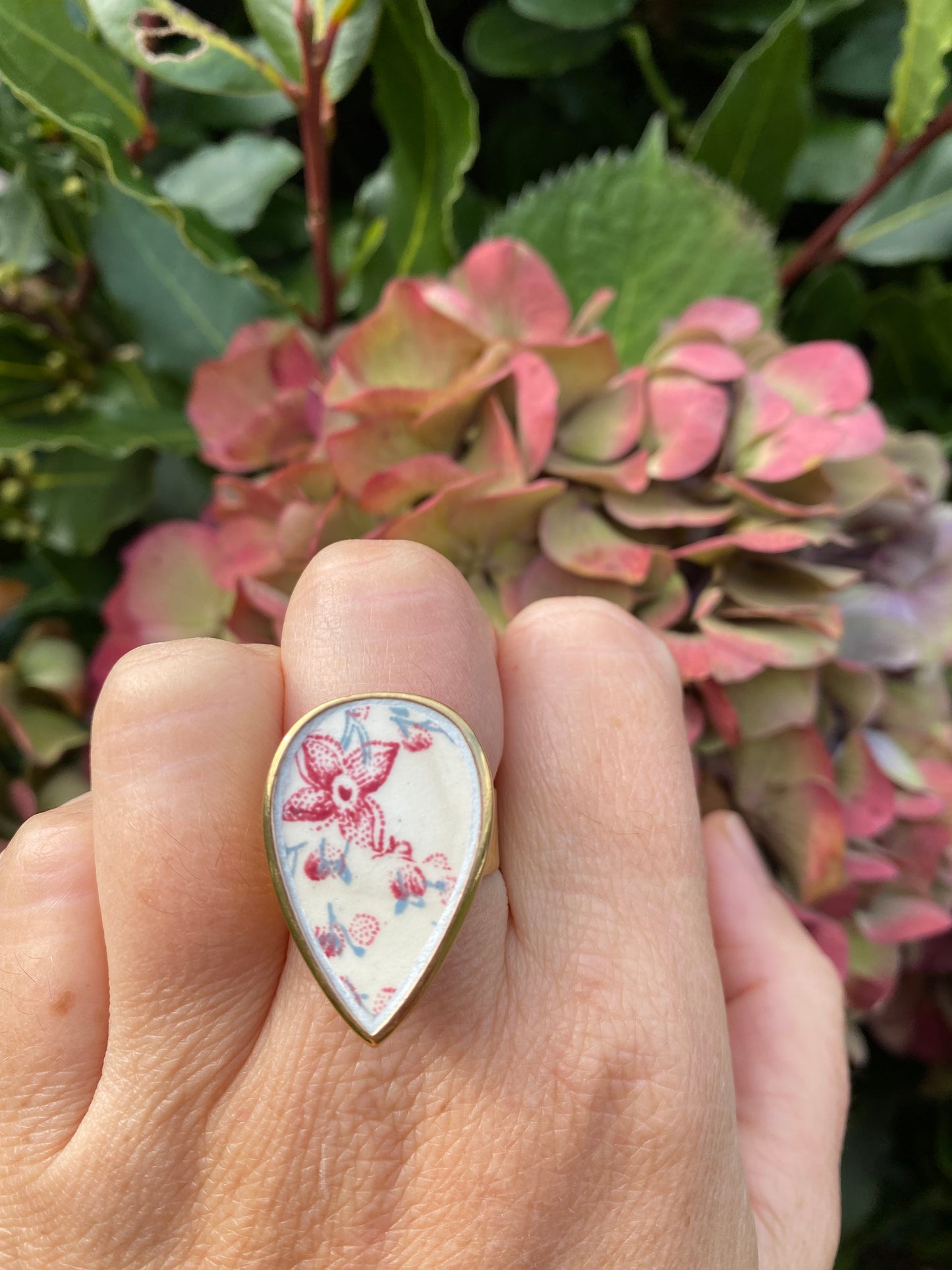 Bague goutte rouge de fer & gris