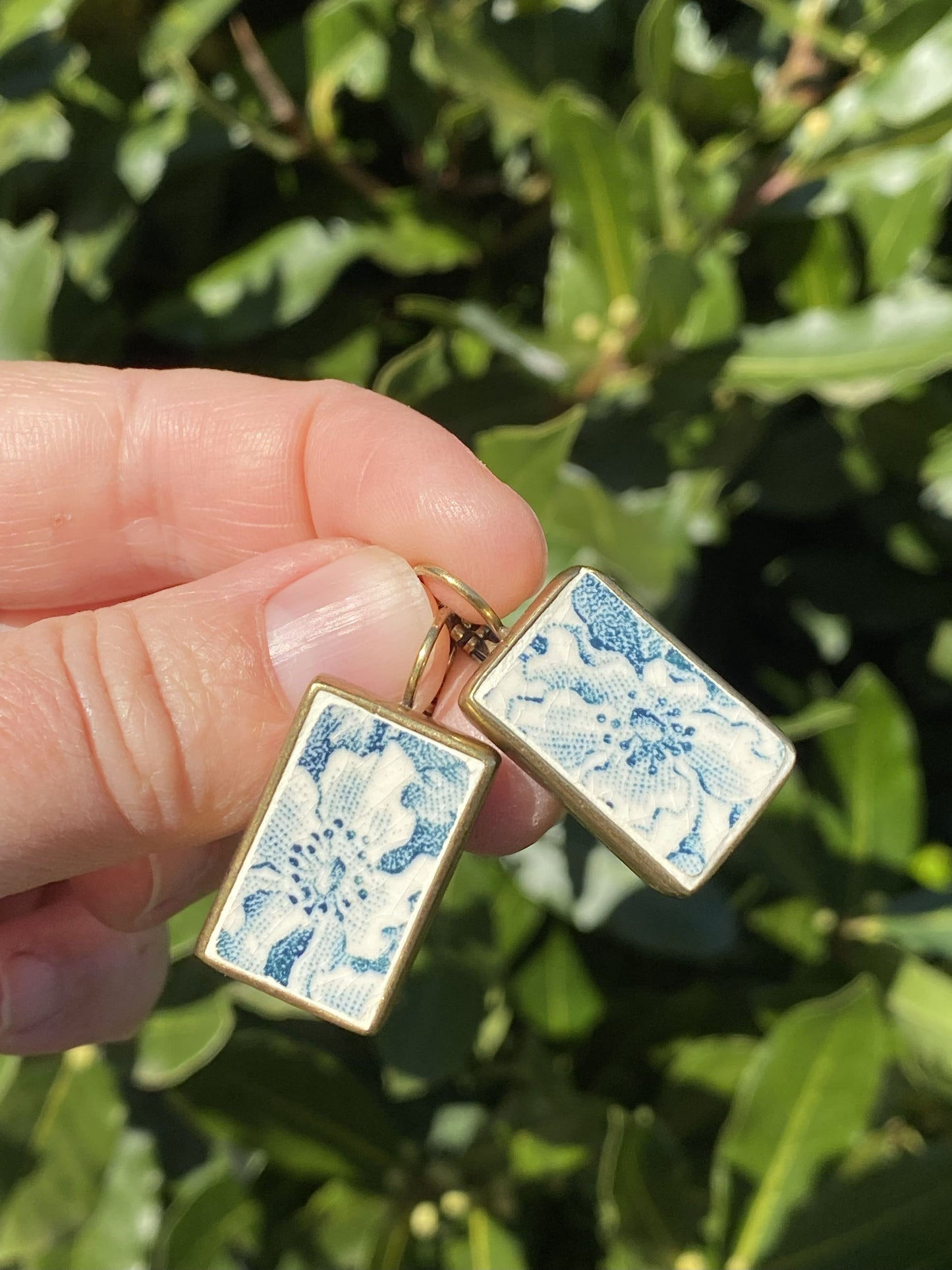 Boucles d'oreilles fleurs bleues Terre de Fer