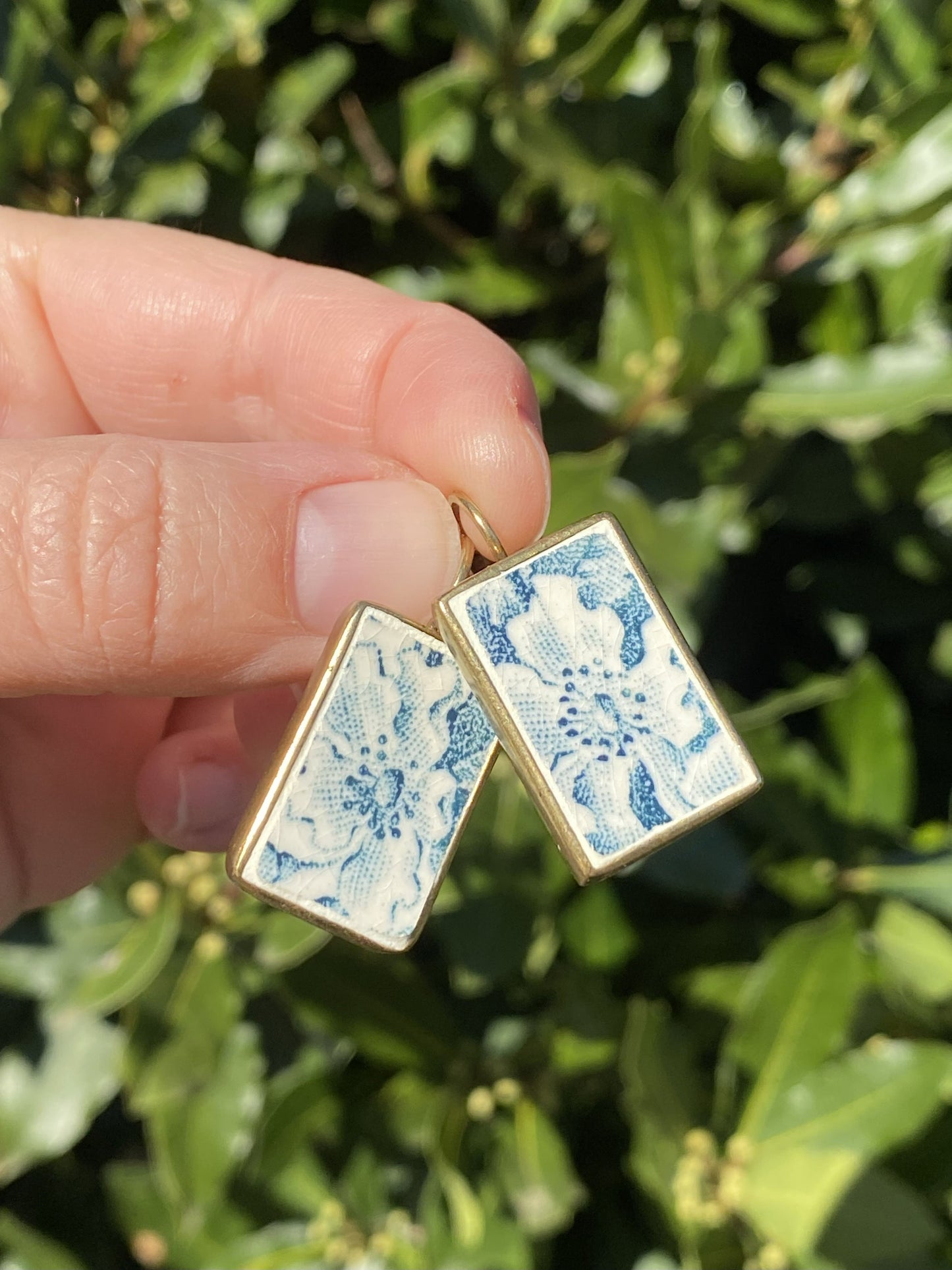 Boucles d'oreilles fleurs bleues Terre de Fer