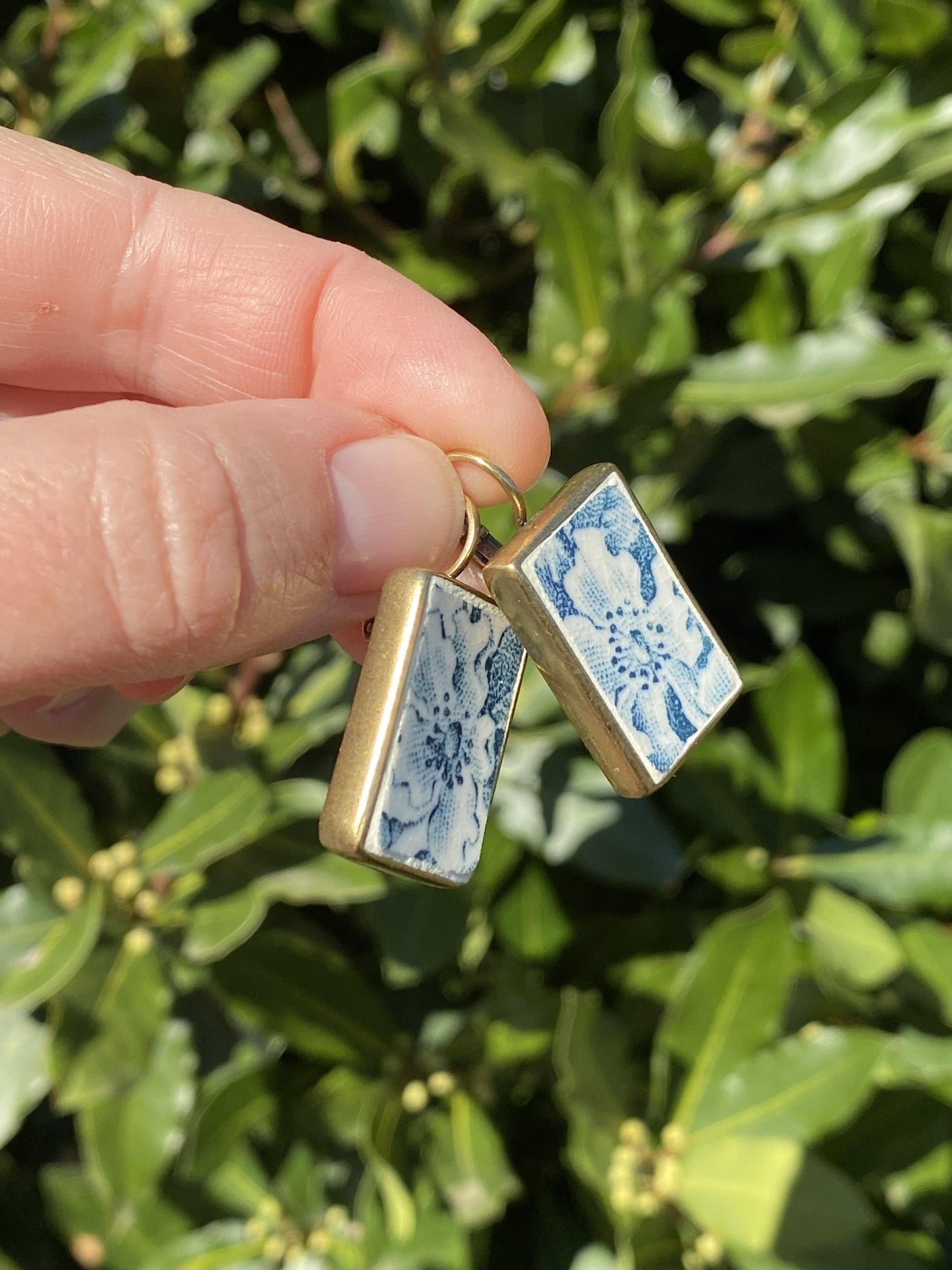 Boucles d'oreilles fleurs bleues Terre de Fer