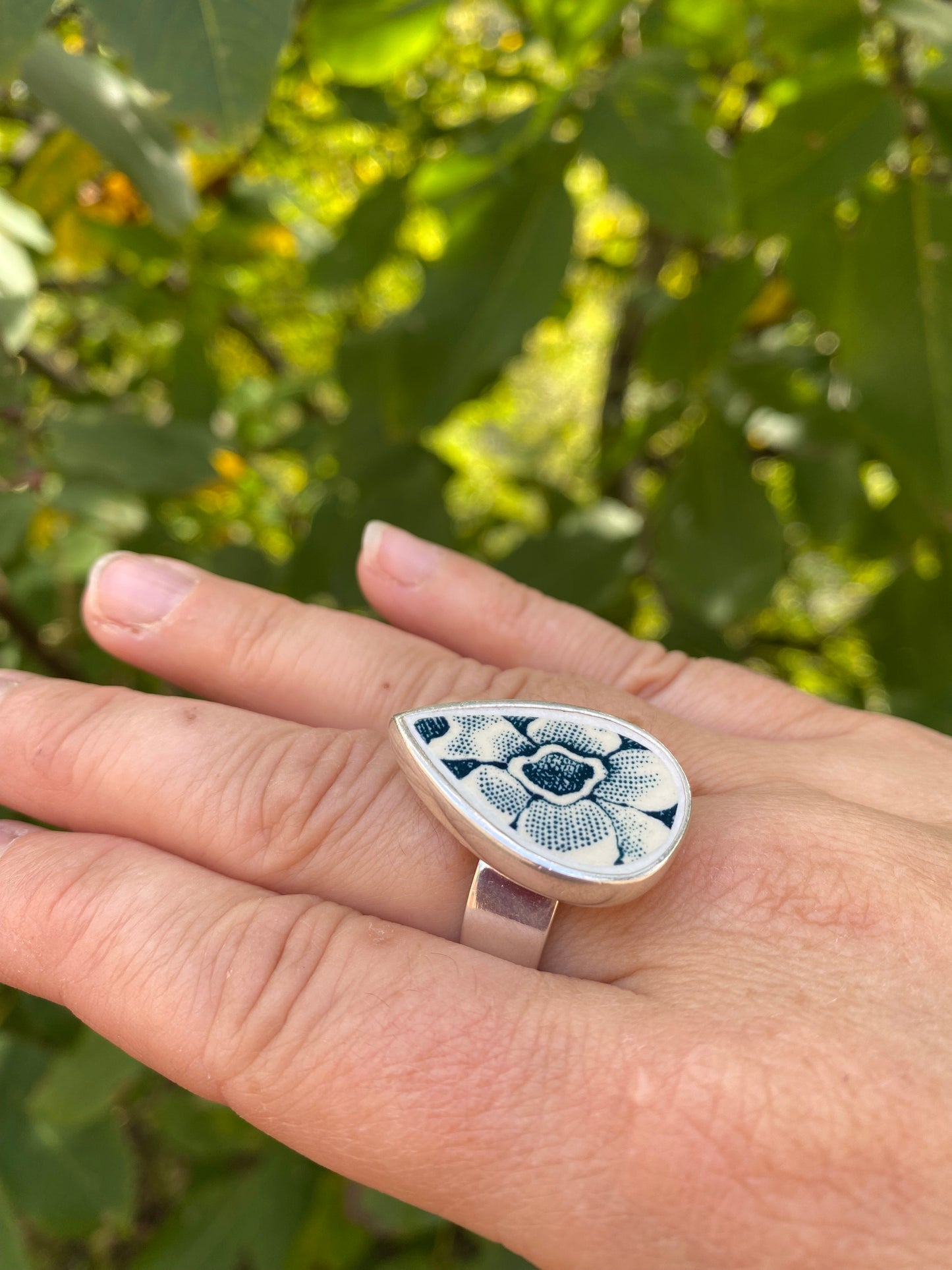 Bague goutte florale Marie Louise en faience