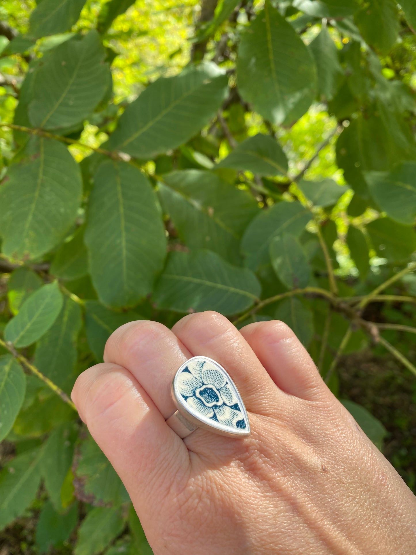 Bague goutte florale Marie Louise en faience