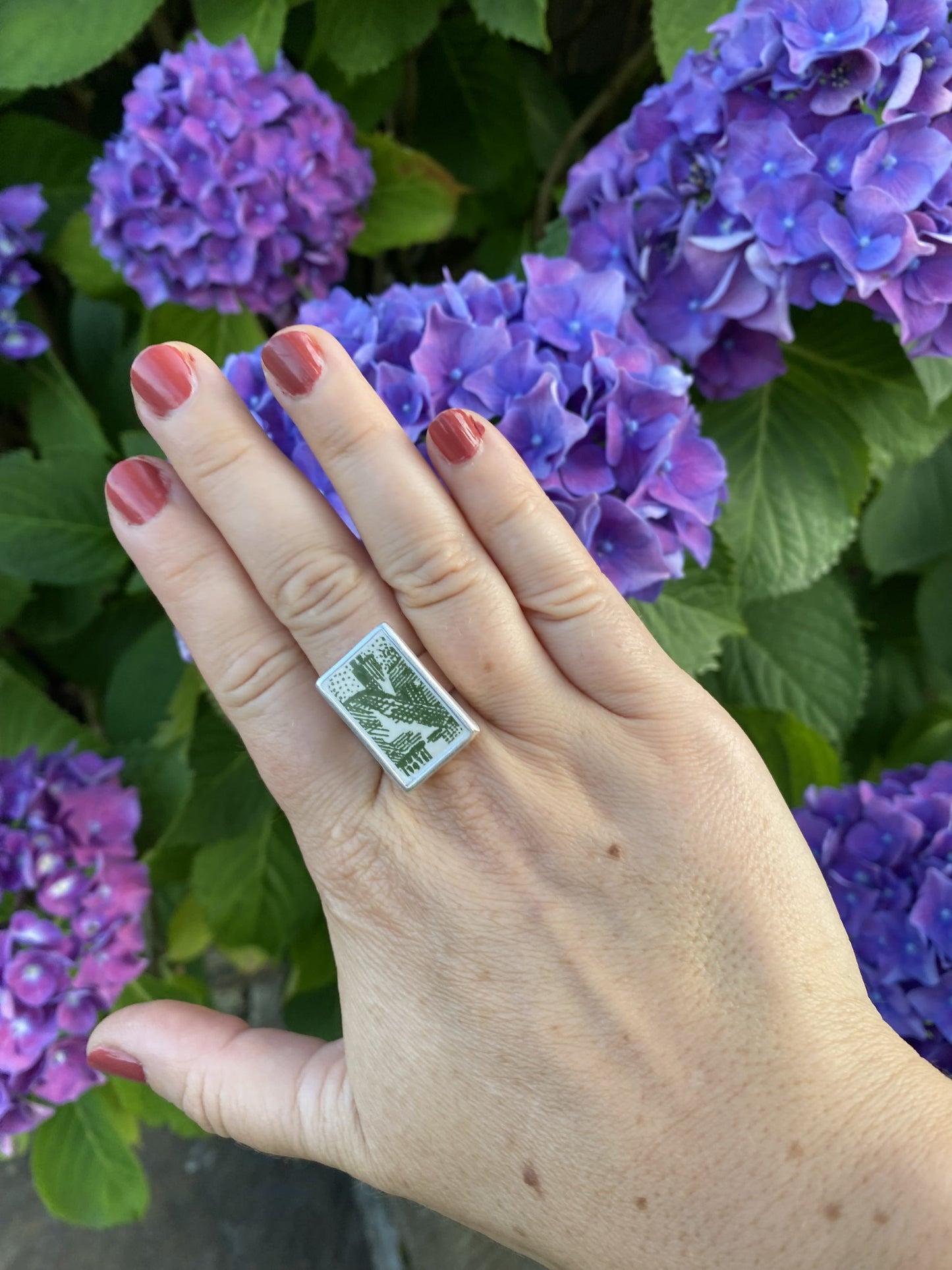 Bague rectangle verte abstraite