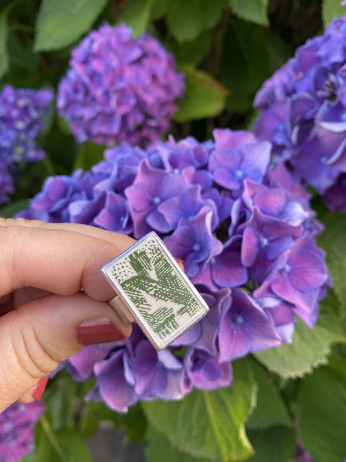 Bague rectangle verte abstraite