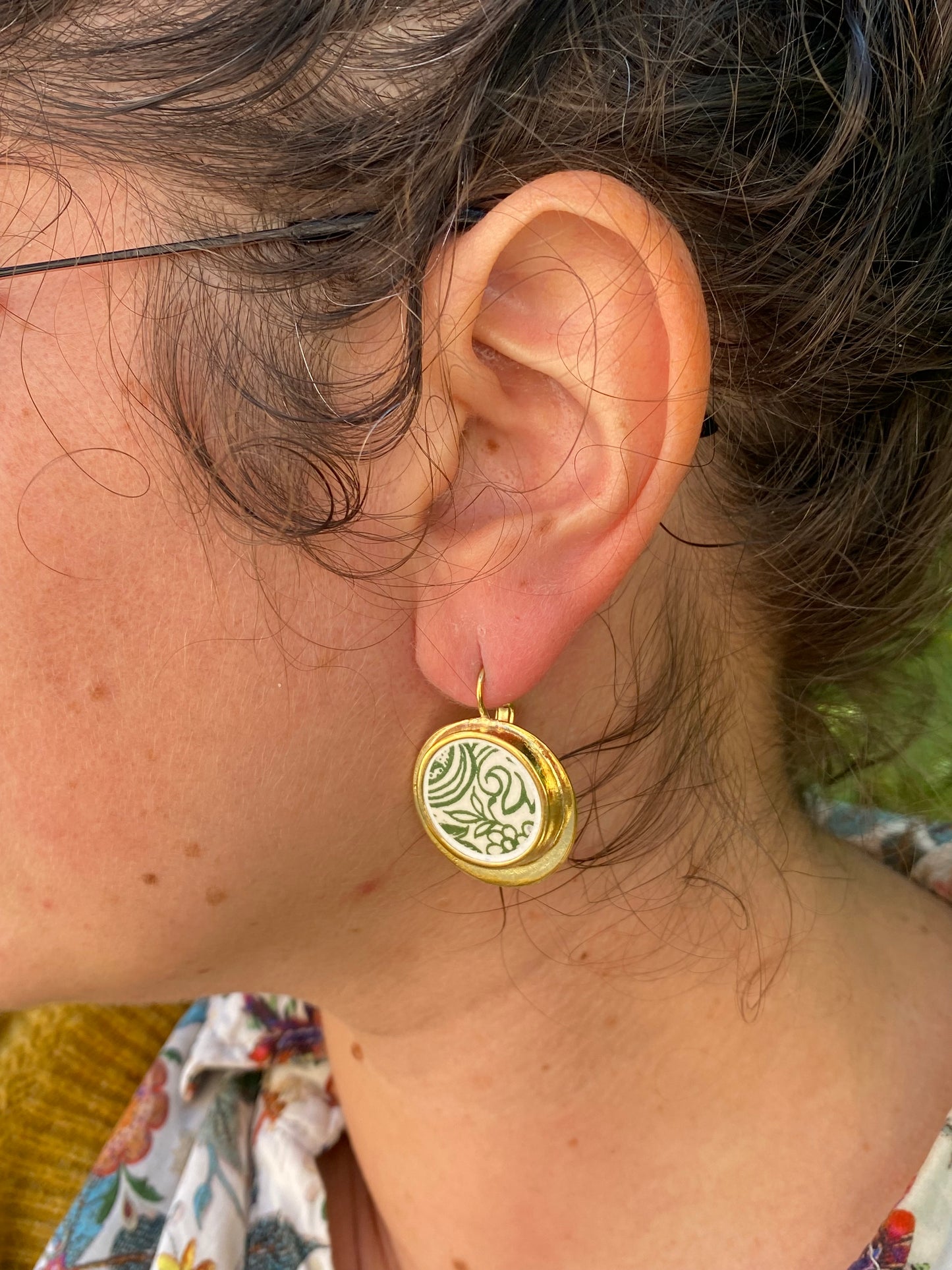 Boucles d’oreilles feuillage vert faience