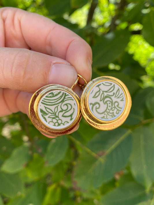 Boucles d’oreilles feuillage vert faience