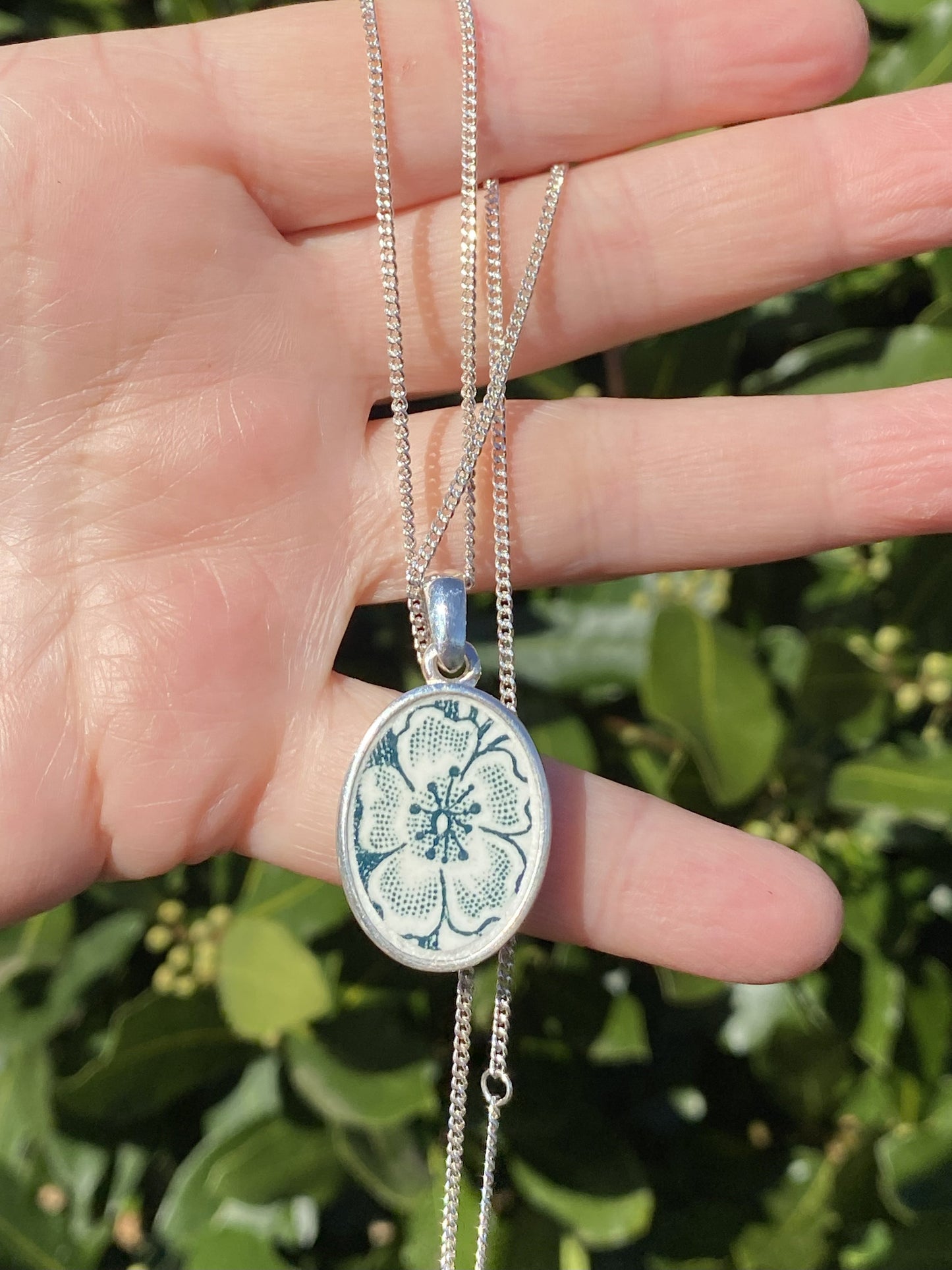 Collier vieille vaisselle bleu terre de fer