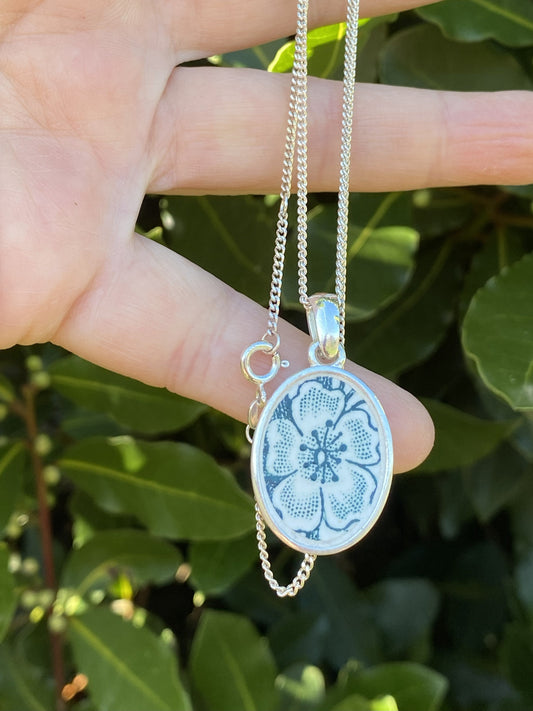 Collier vieille vaisselle bleu terre de fer