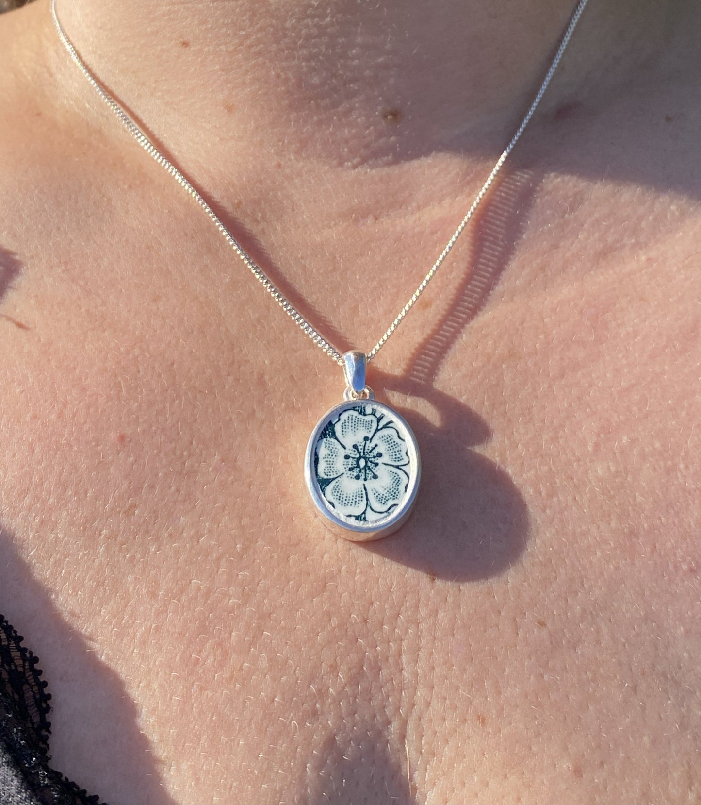 Collier vieille vaisselle bleu terre de fer