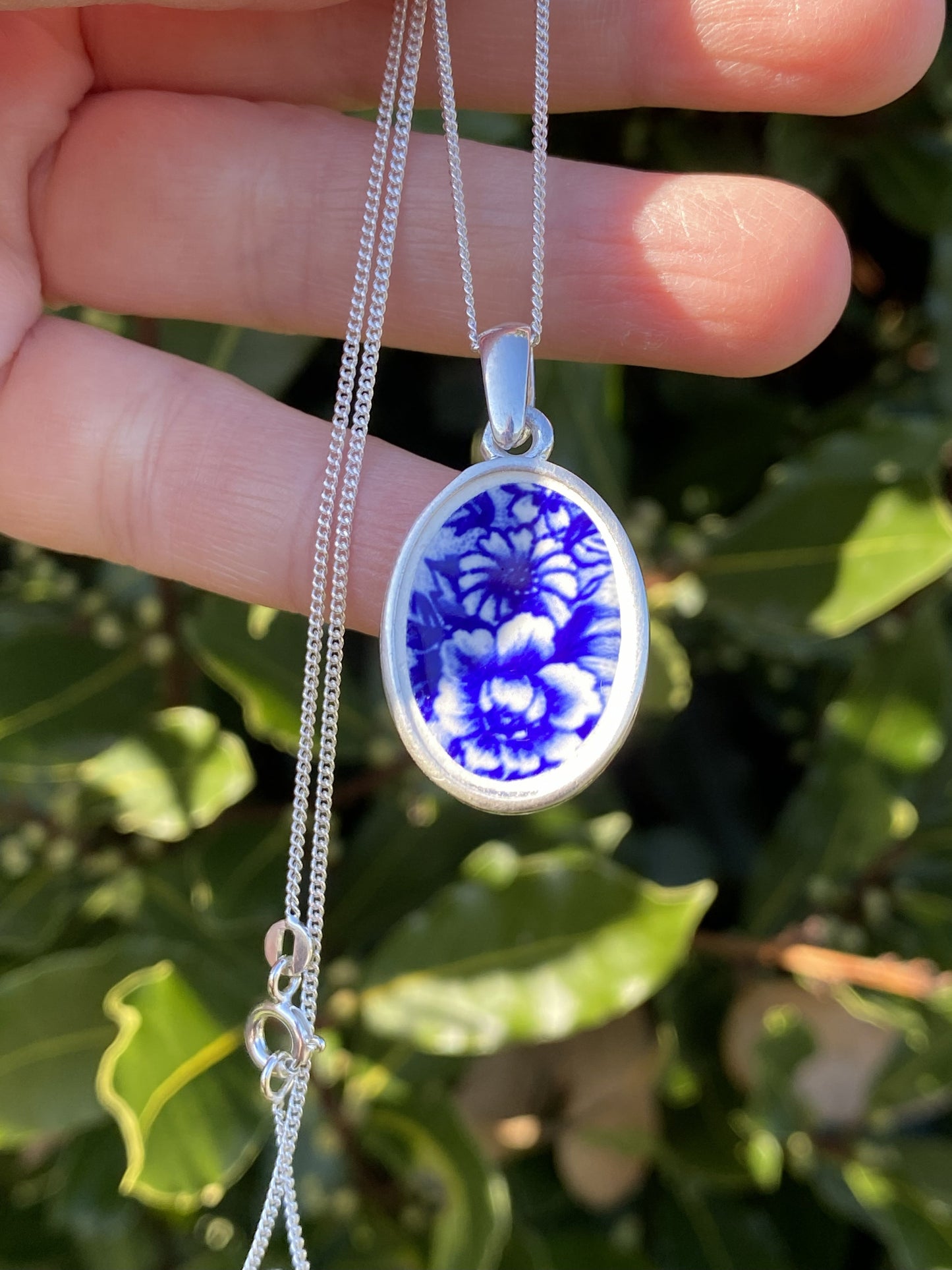 Collier floral bleu roi