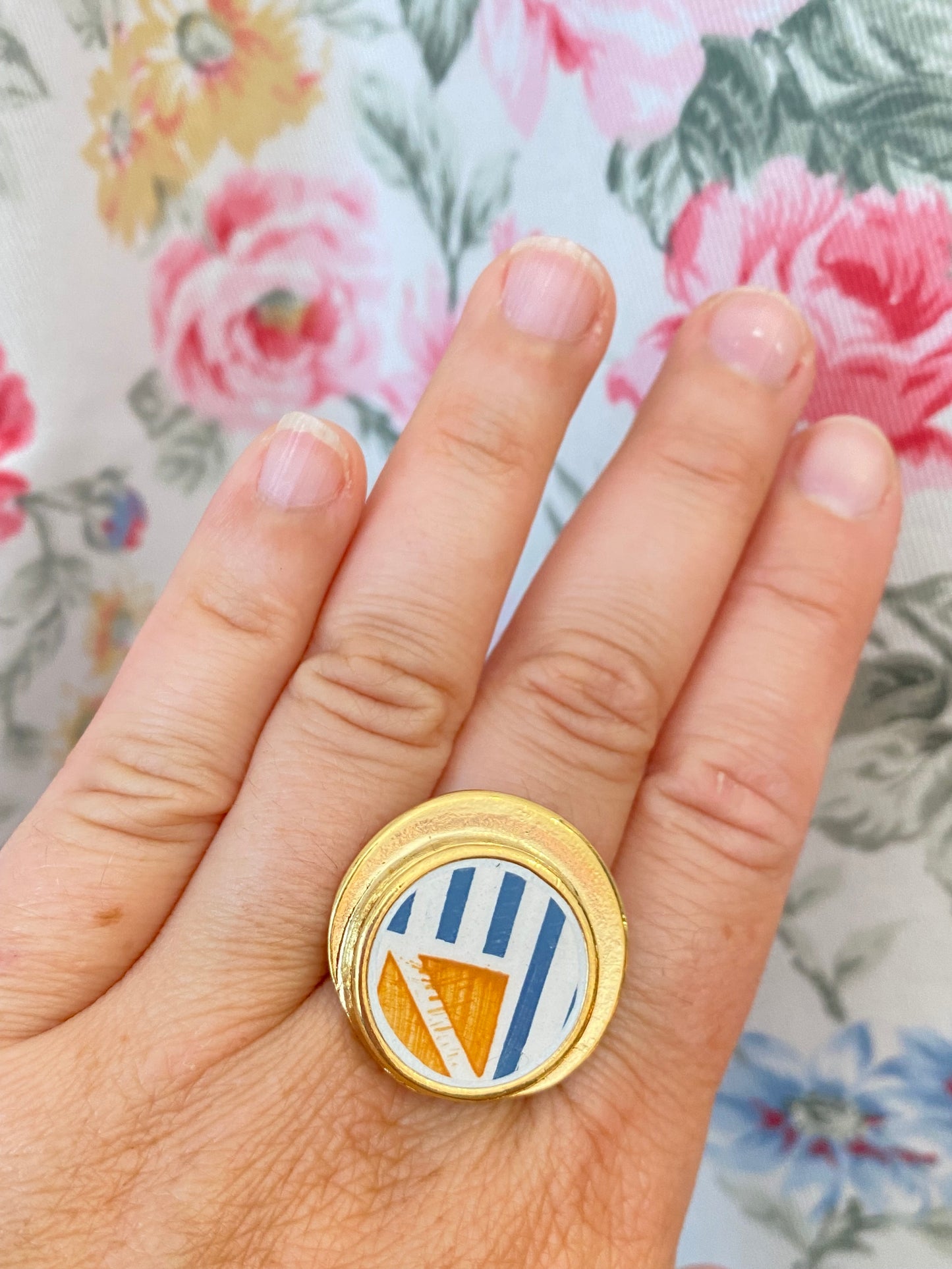 Bague ronde en faïence ancienne "Dolly"