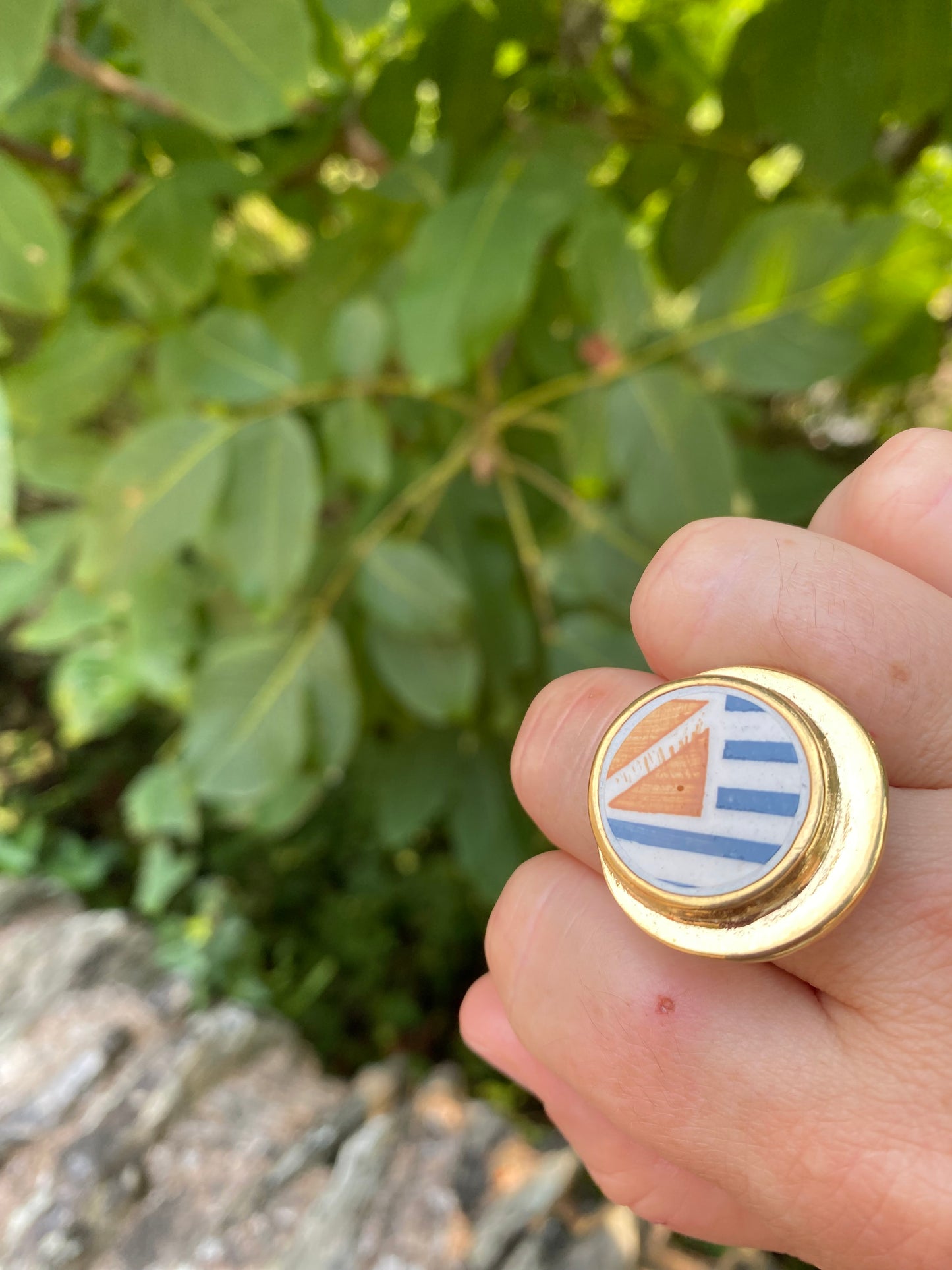 Bague ronde en faïence ancienne "Dolly"