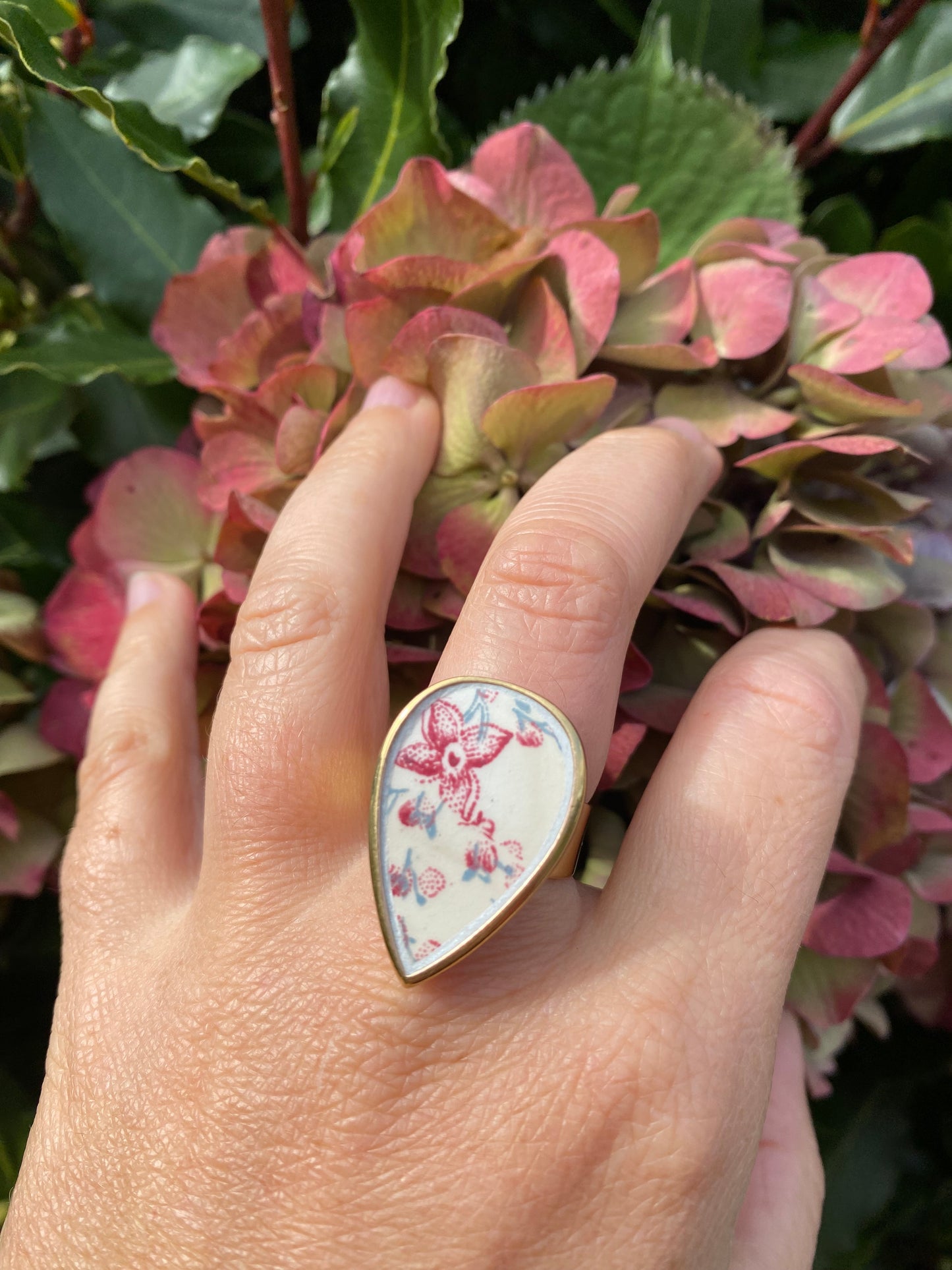 Bague goutte rouge de fer & gris
