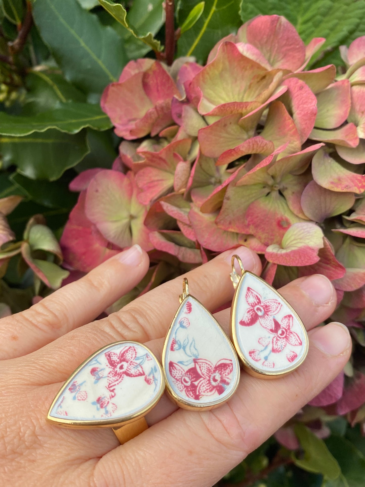 Bague goutte rouge de fer & gris
