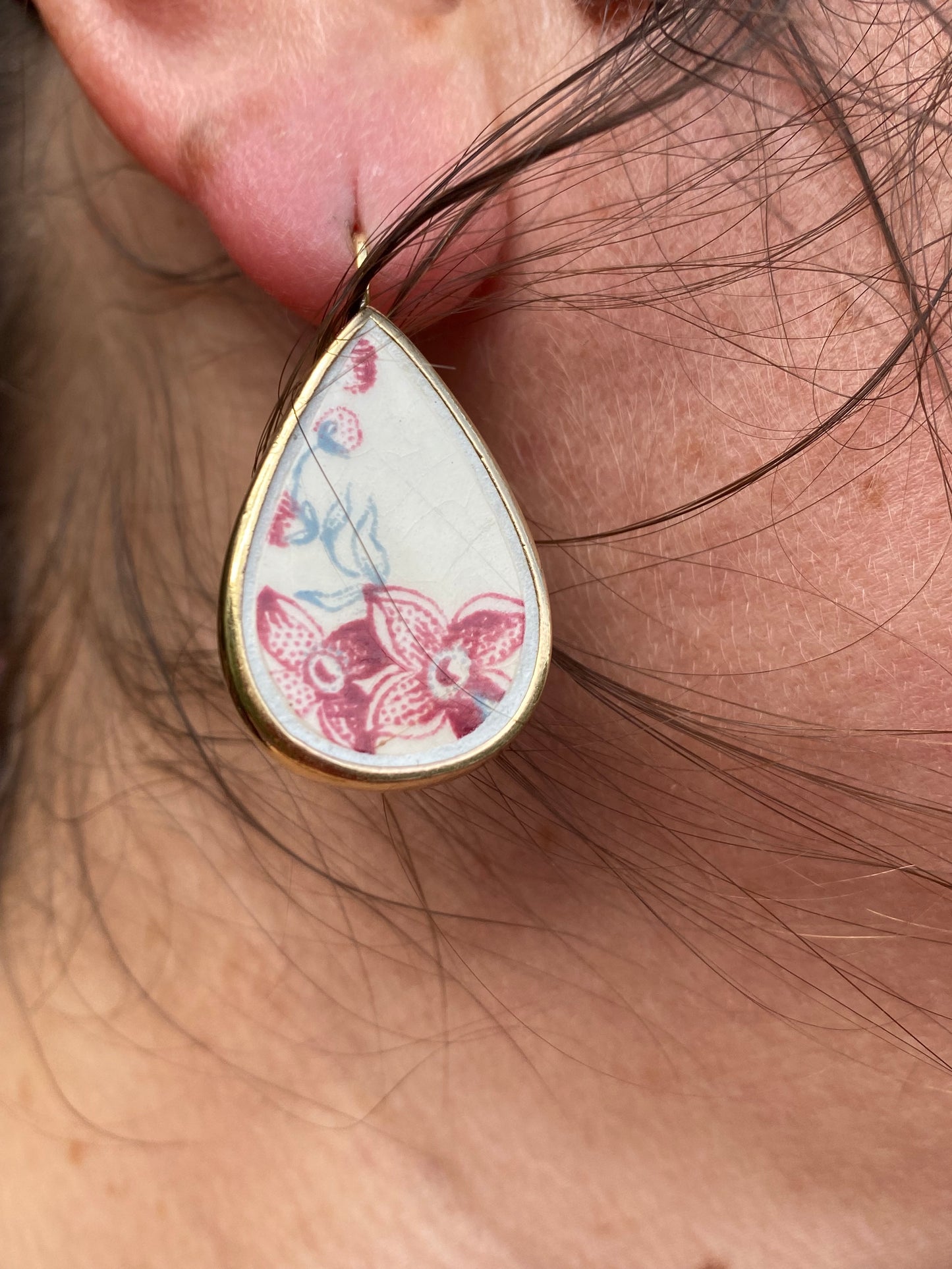 Boucles d'oreilles gouttes rouge de fer & grises