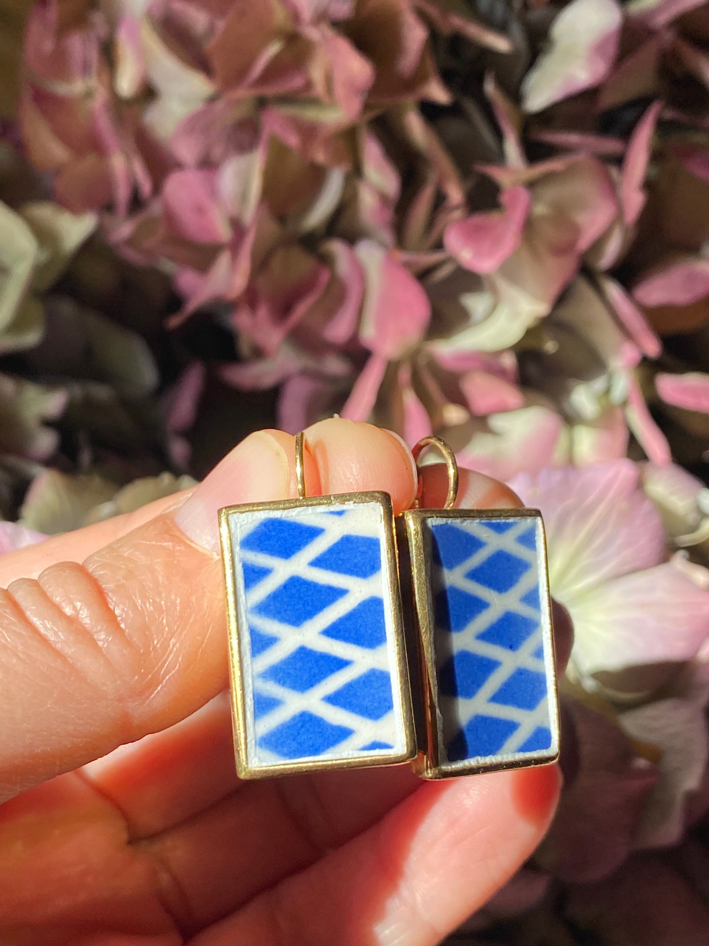 Boucles d'oreilles motifs géométriques bleu
