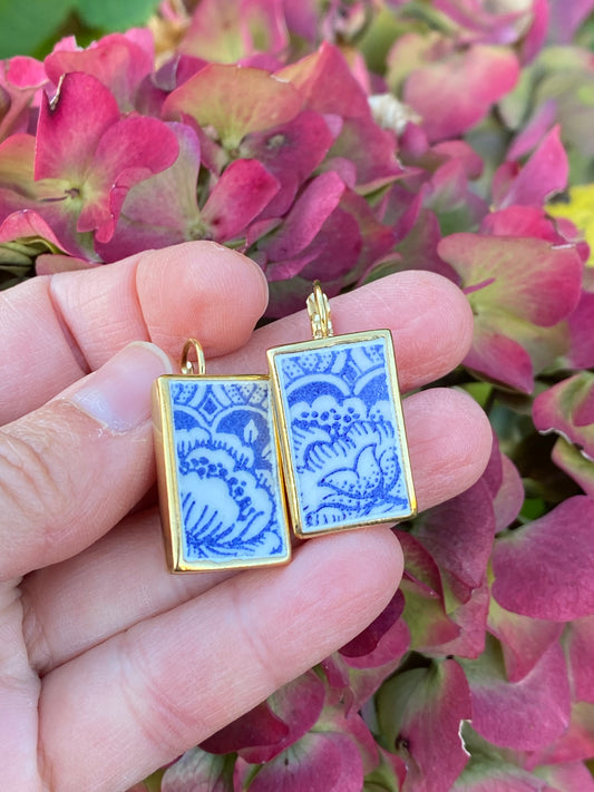 Boucles d'oreilles rectangle "fleur bleue" en Faïence ancienne