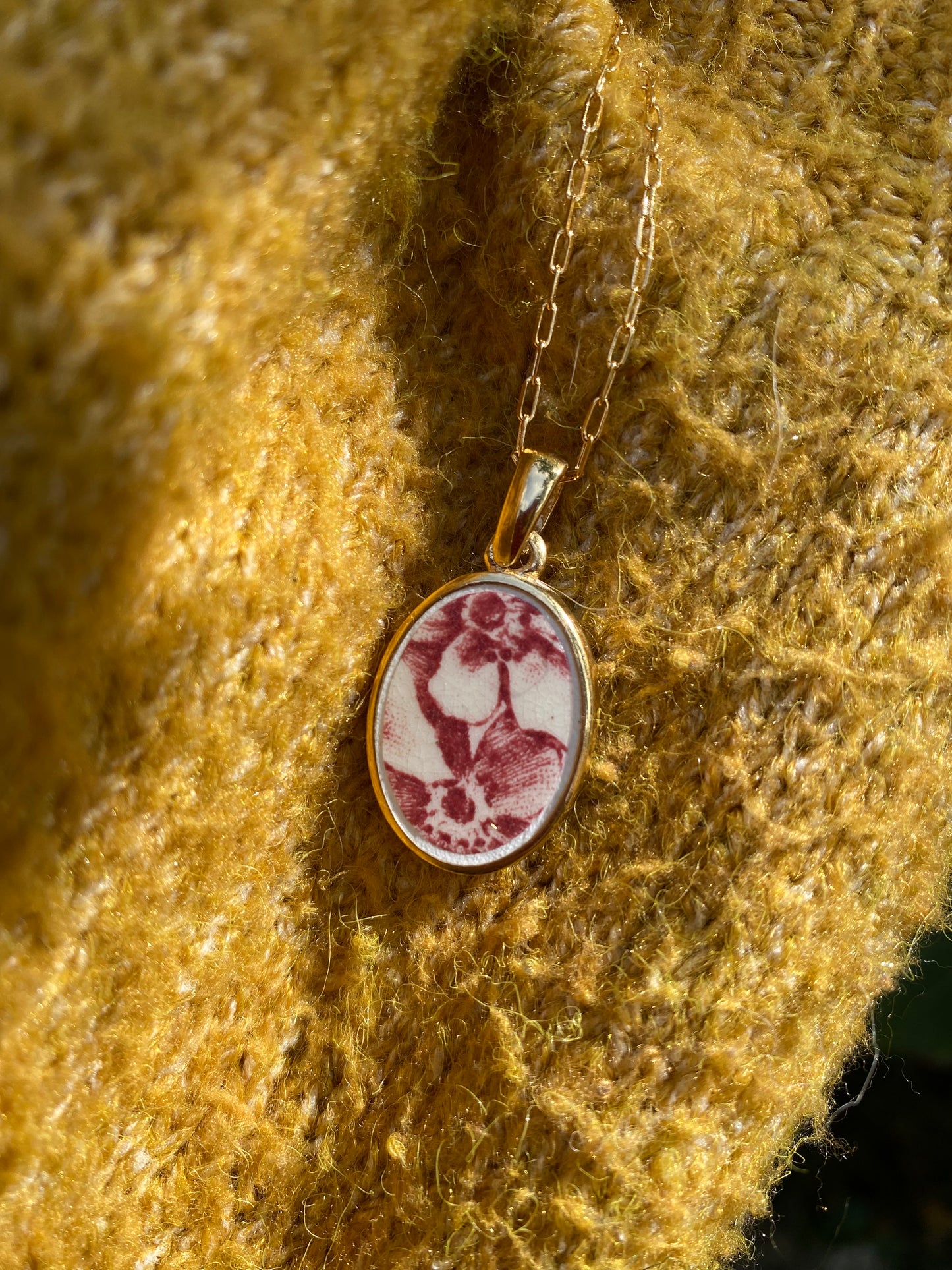 Collier vieille vaisselle "Rouge de Fer" doré