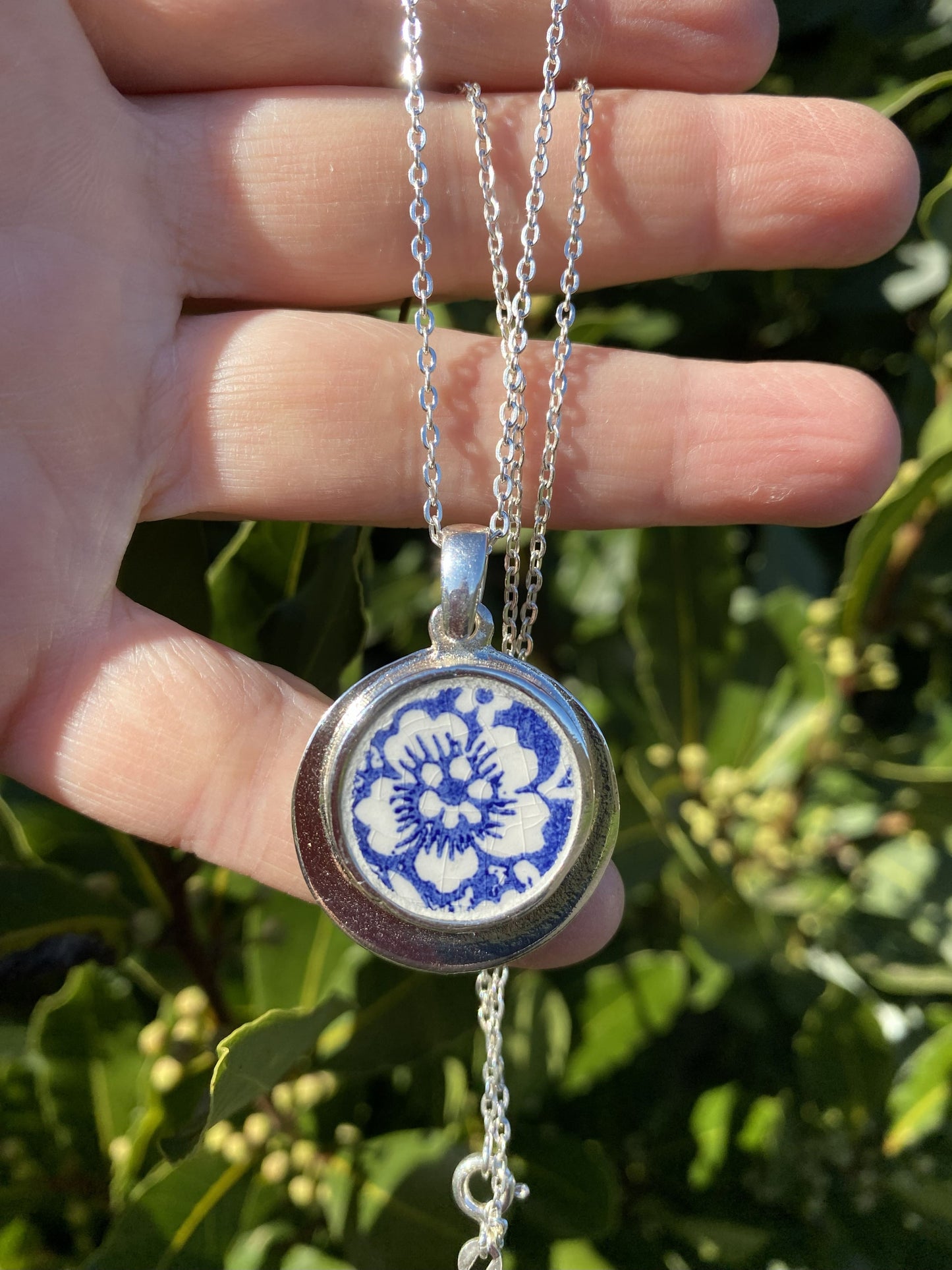 Collier fleur bleu