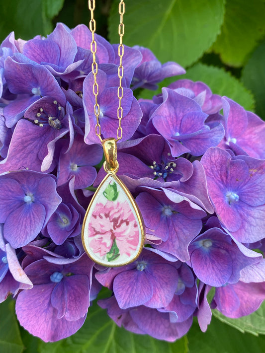 Collier goutte oeillets